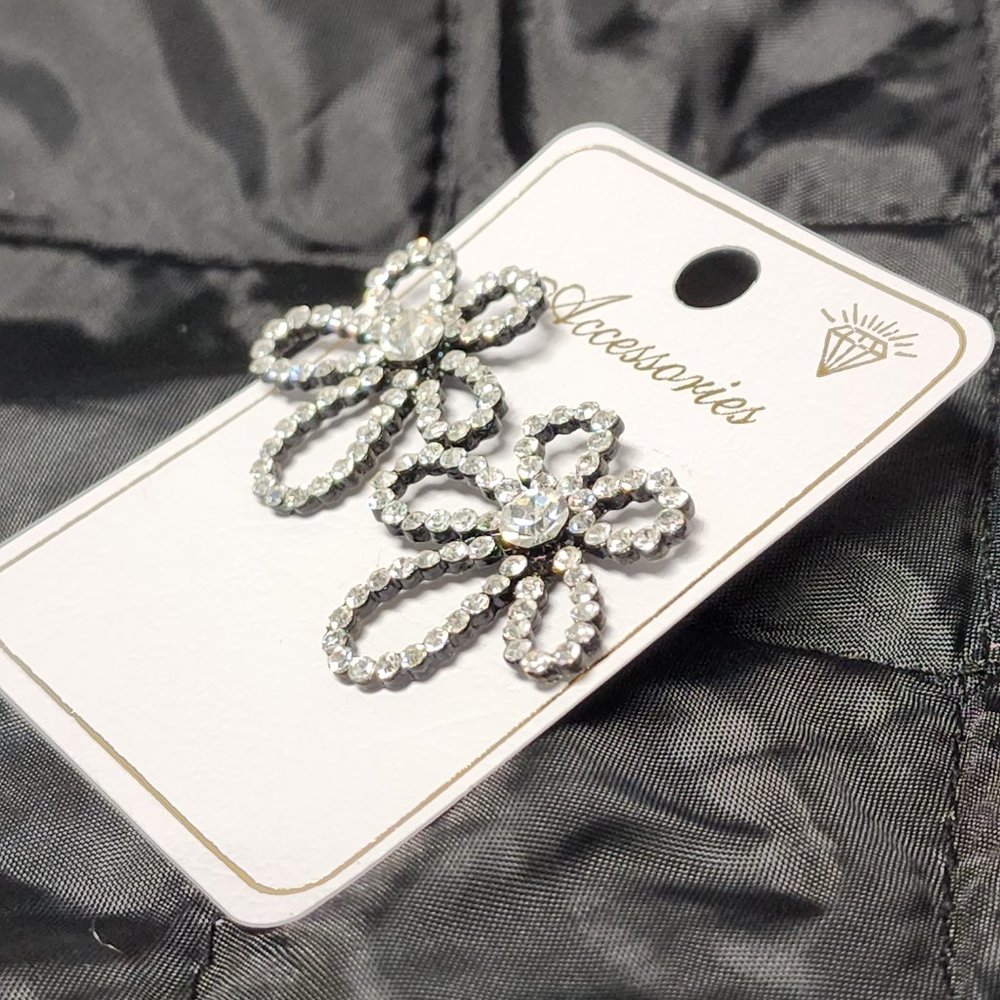 Silver color pierced Earing. condition new